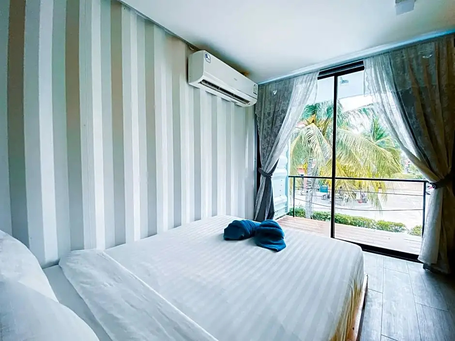 Superior Double room with sea view (full double bed)