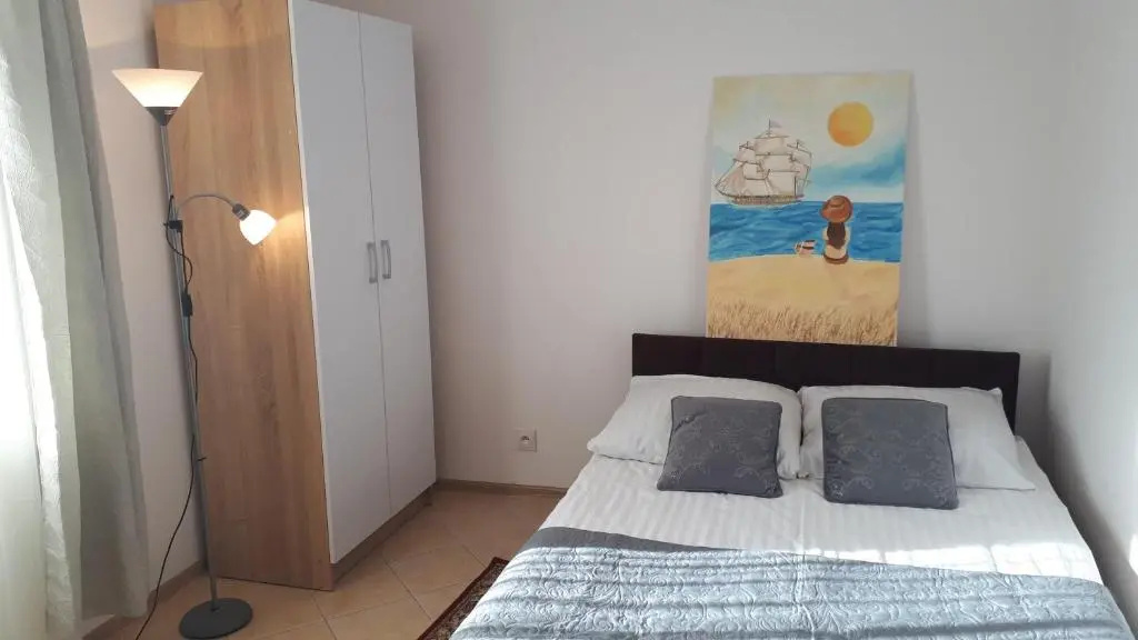 Deluxe Double room (full double bed)