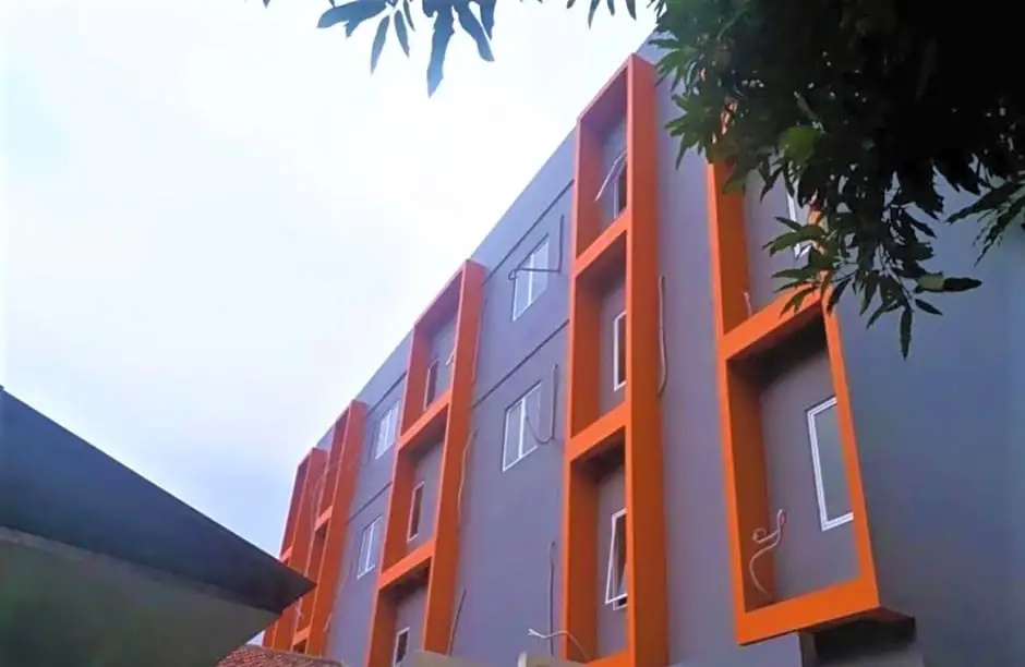 Giant Kost by ZUZU