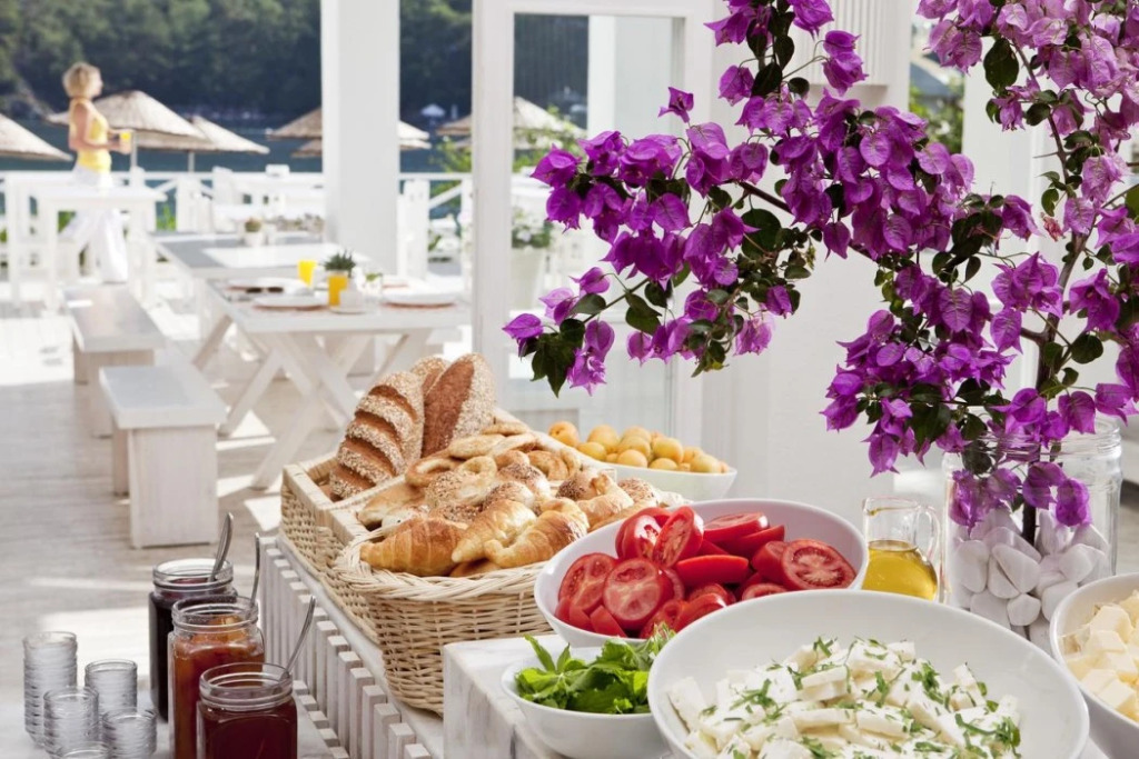 Hillside Beach Club image restaurant