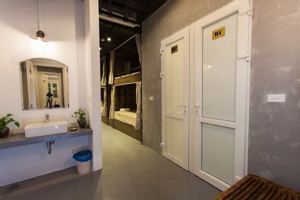 Отель Luxury Backpakers Hotel в Ханое