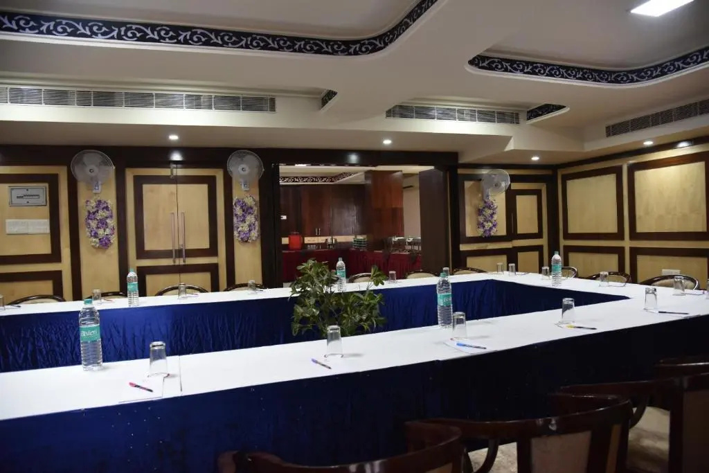 Hotel Simran Pride - Chambres