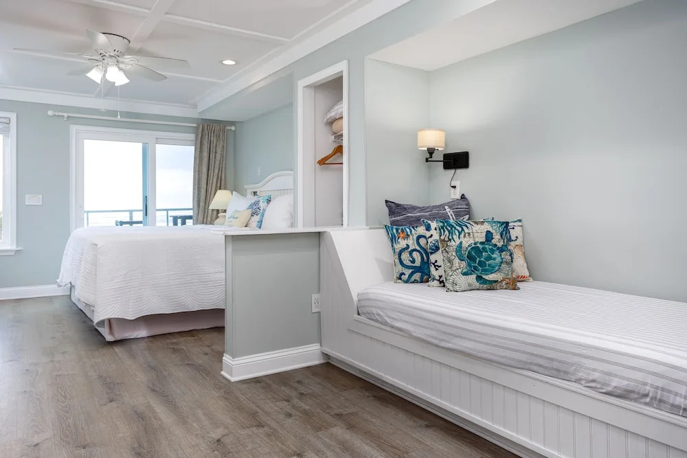 Premium Double room with balcony and oceanfront (full double bed)