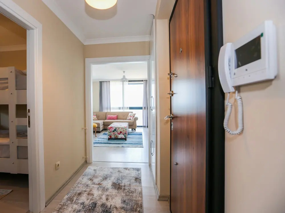 2 Bedrooms Apartment with partial sea view