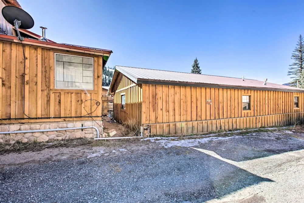 Near Hiking & Main St! Mtn-view Red River Retreat