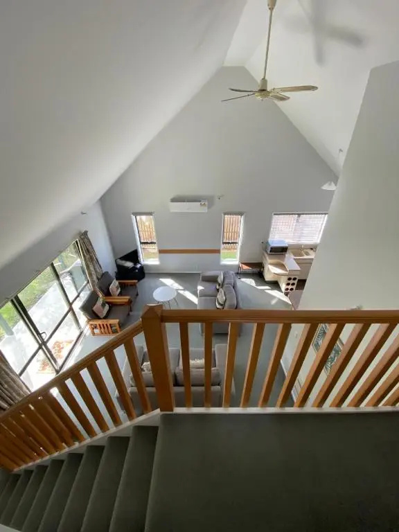 15b Caverhill Close