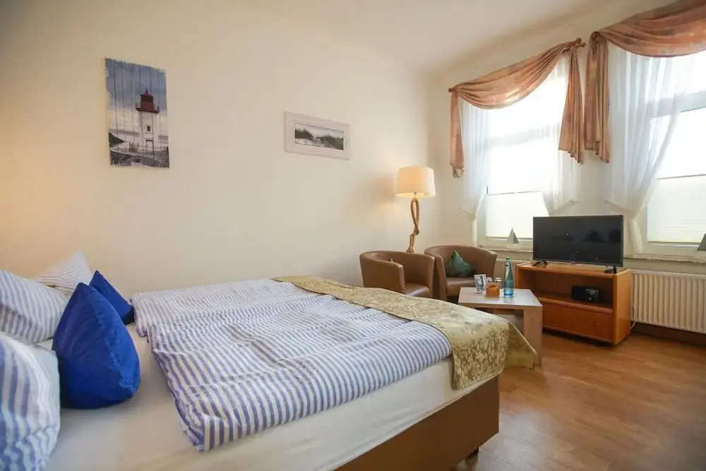 Deluxe Double room with courtyard view (full double bed)