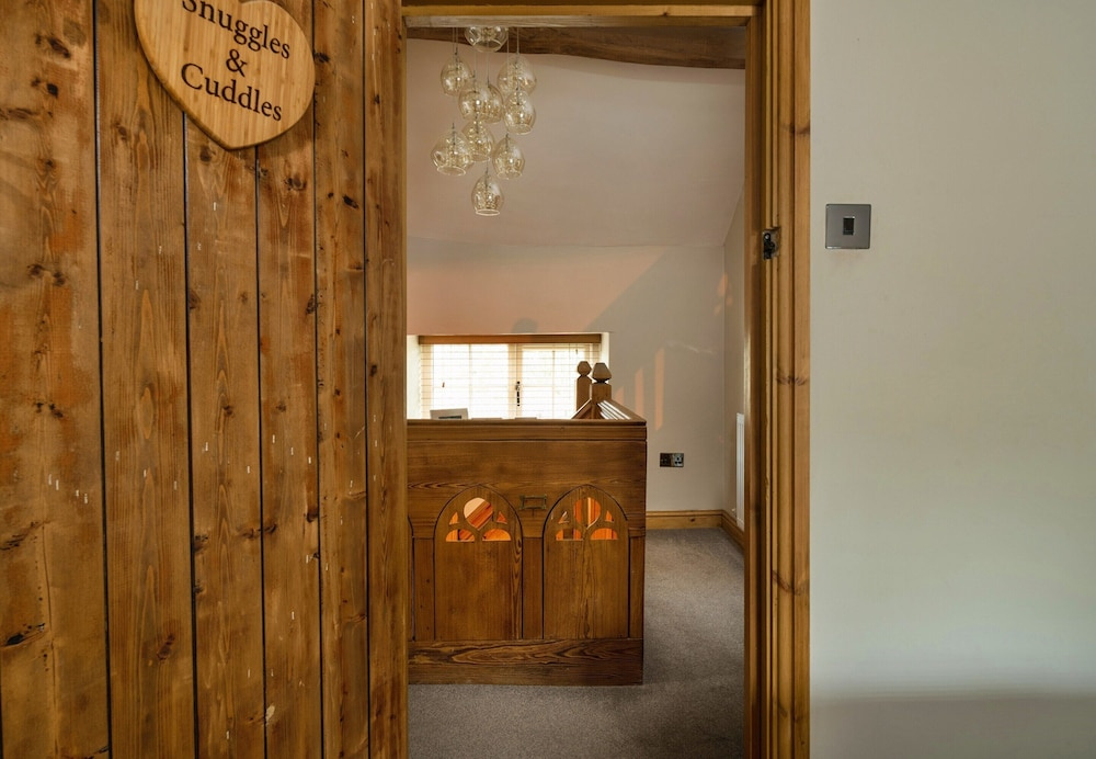 Cozy Cottage in the Heart of Buxton, No Deposit