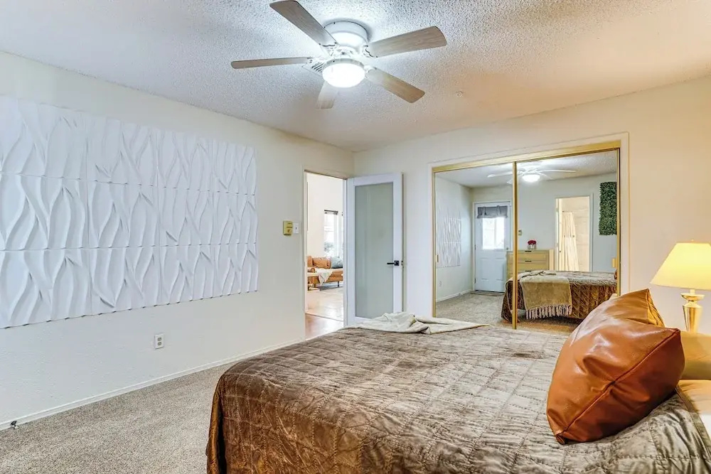 4 Mi to At&t Stadium: Fort Worth Townhome!