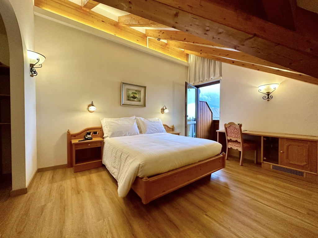 Comfort Quadruple room with balcony and with mountain view