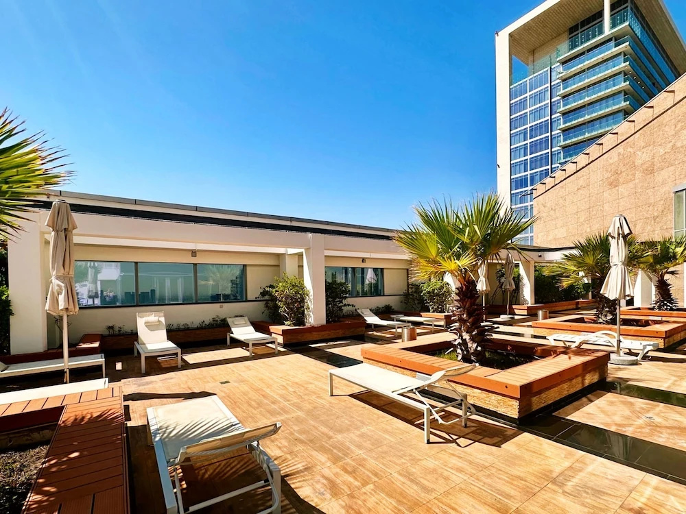 Pristine Difc 2BR w Pool Gym