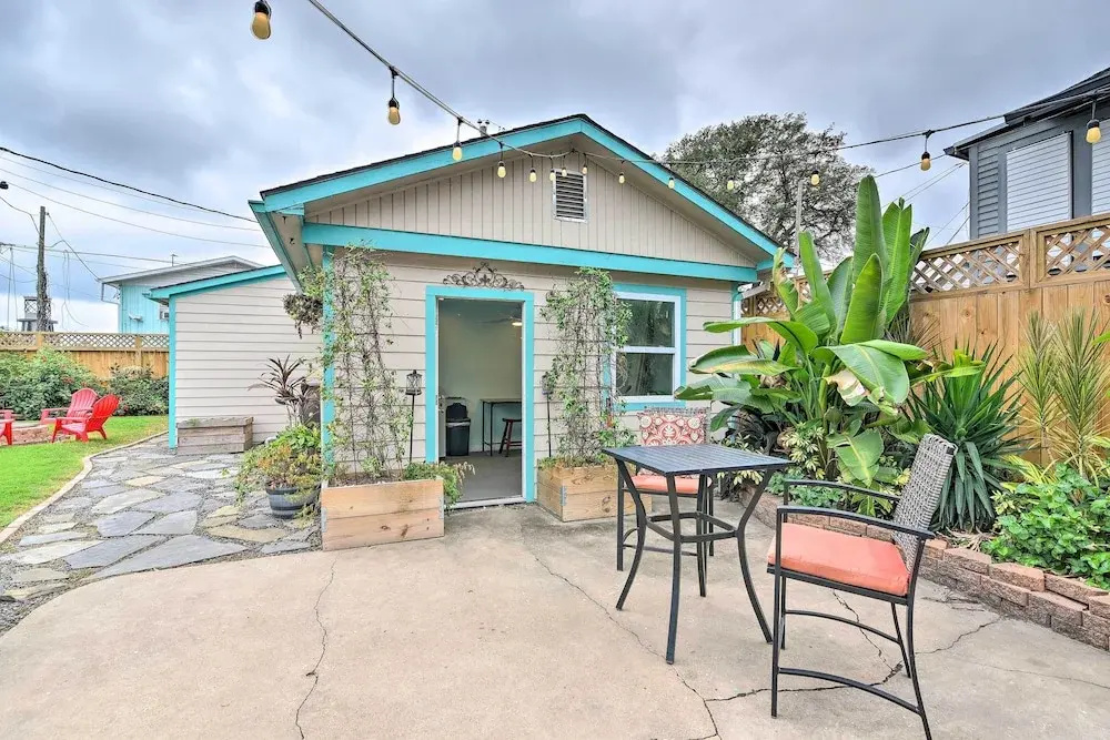Galveston Group Getaway w/ Private Yard + Fire Pit