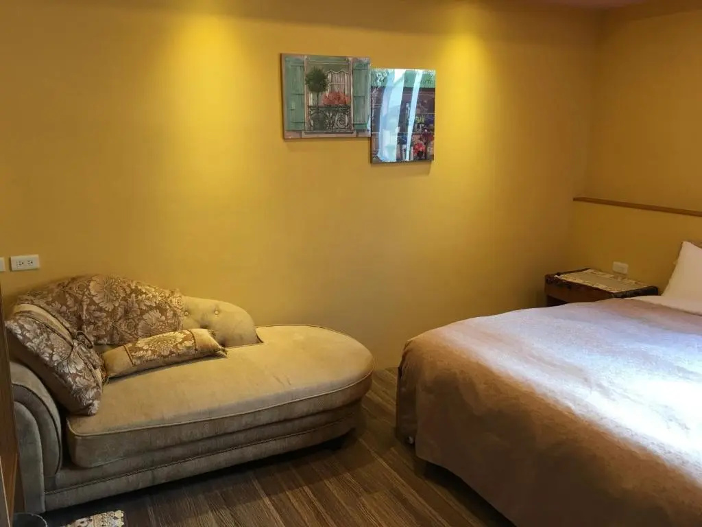 Deluxe Double room (full double bed)