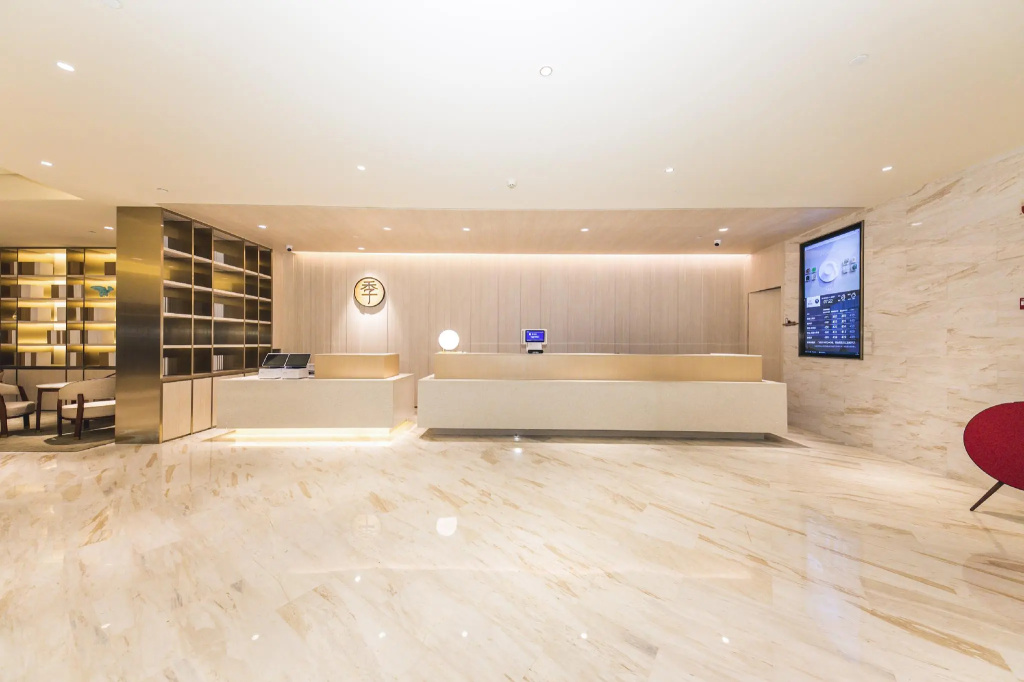 Lobby & Reception