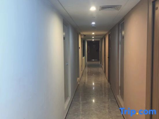 Yunlu Homestay (Baolong Plaza) — 4