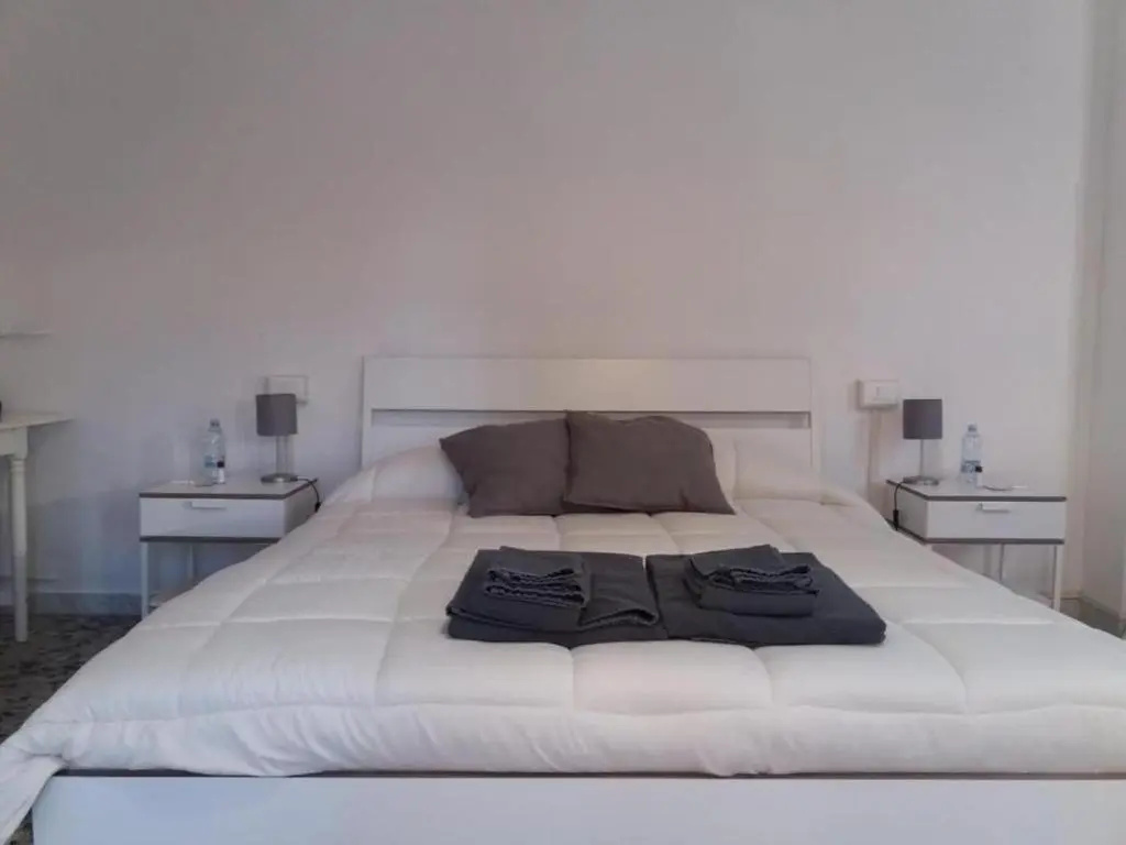 Standard Double room with balcony (full double bed)