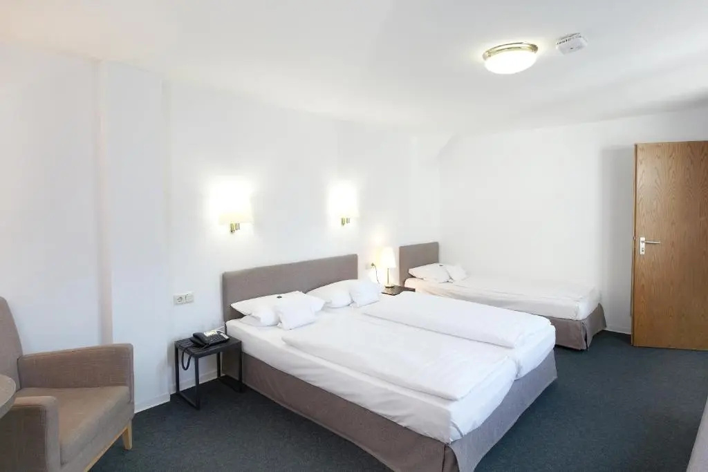 Standard Triple room