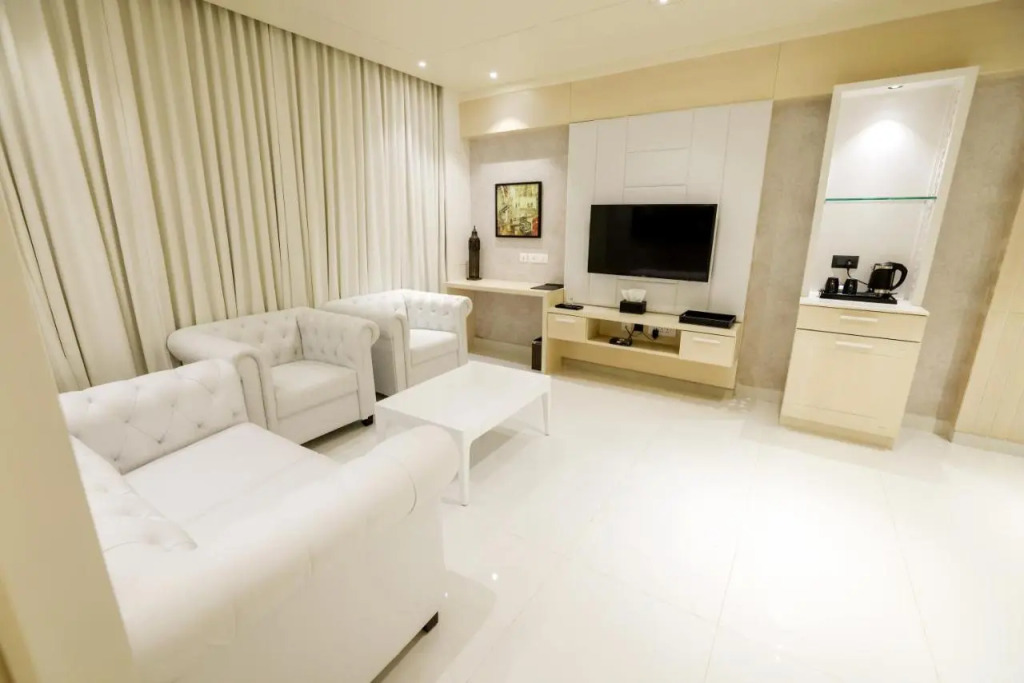 AJ Grand Hotel — фото 3