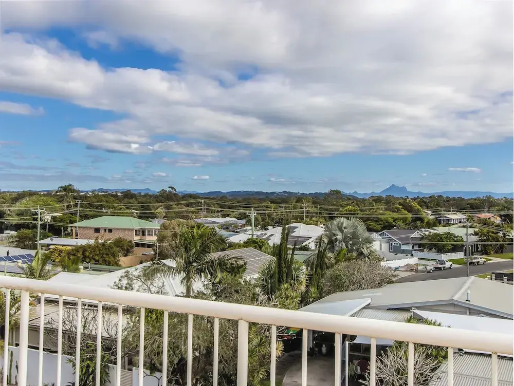 Marine Mirage - 2 Bedroom Apartment with Beachfront Vibes