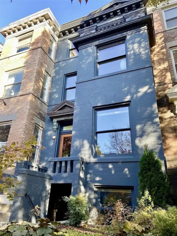 Heart of Mount Pleasant - With Parking!