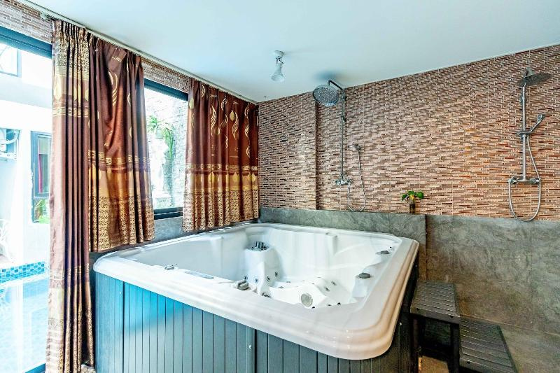 Deluxe Family room with balcony