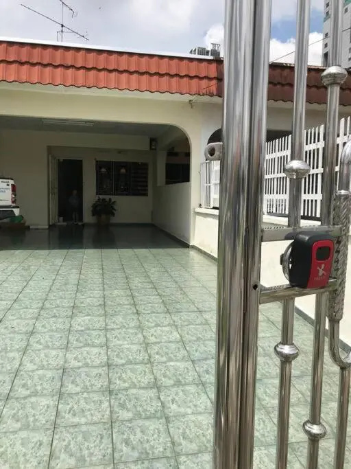 Cosy big house 5min CIQ SOGO KSL mall 3BR 9Pax