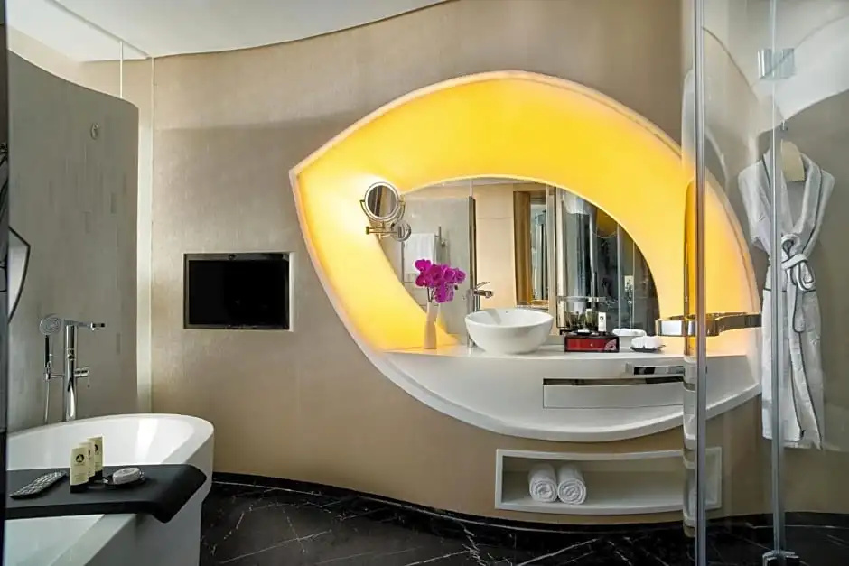 Double Junior Suite with city view (full double bed)