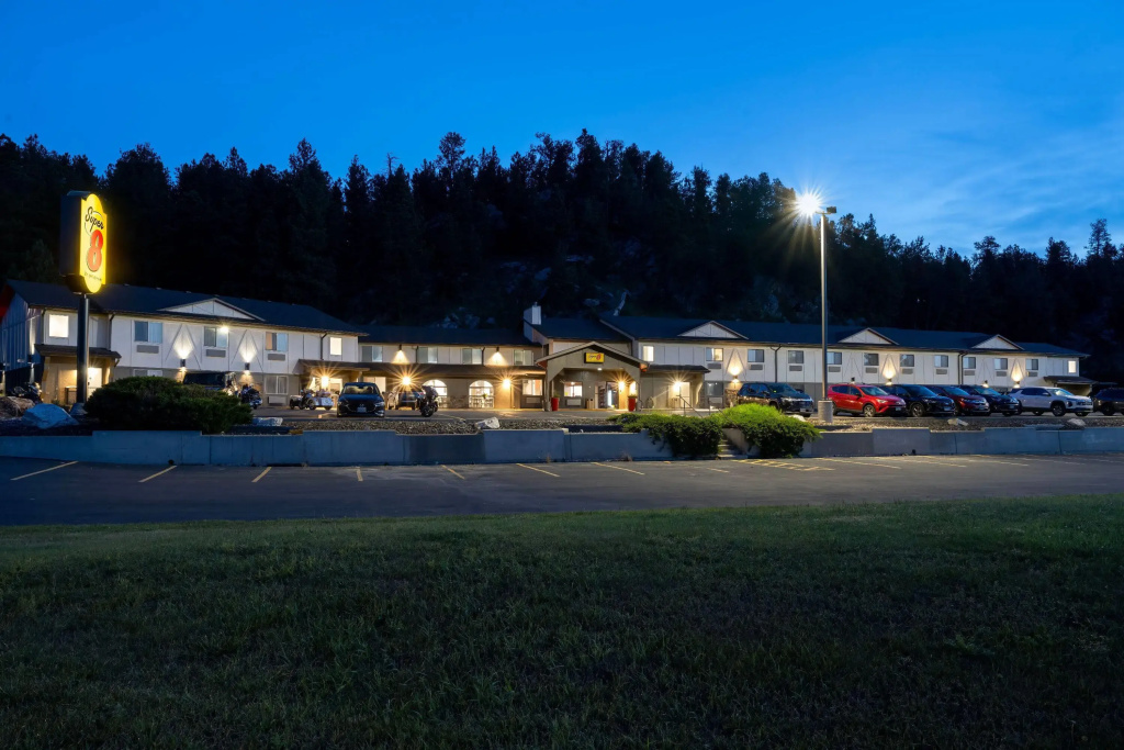 Super 8 By Wyndham Custer/crazy Horse Area