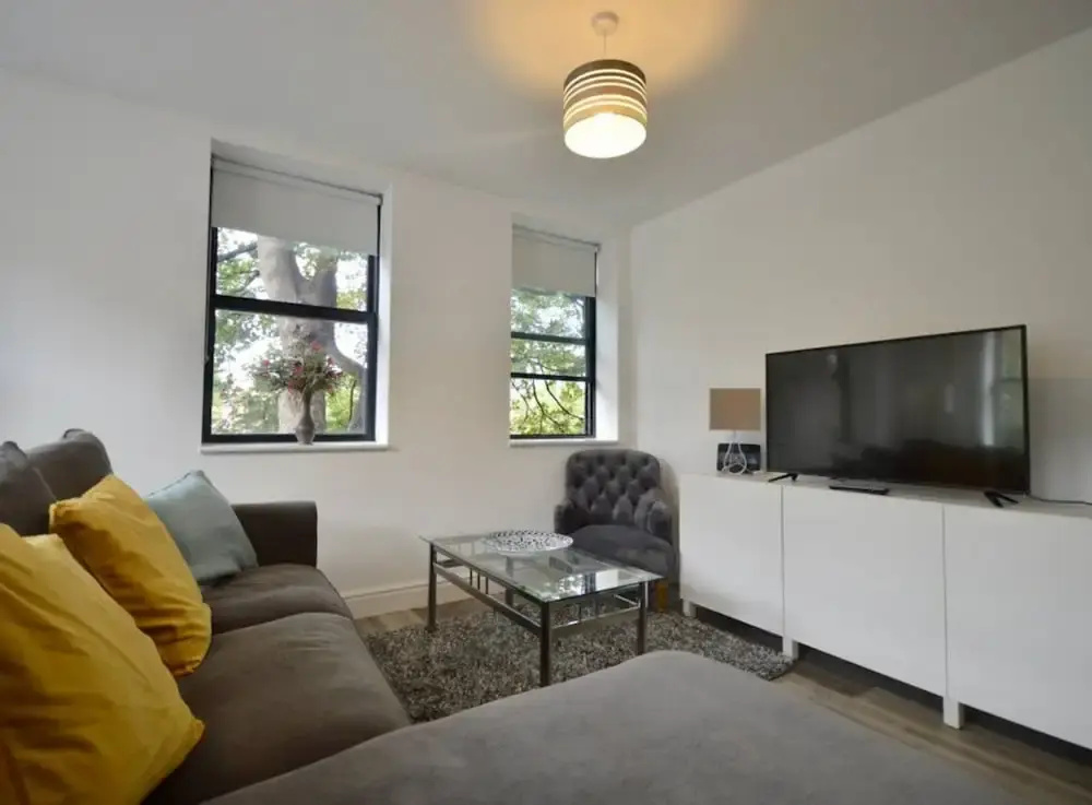 Stylish 2 Bedroom Apartment in Downtown Bristol