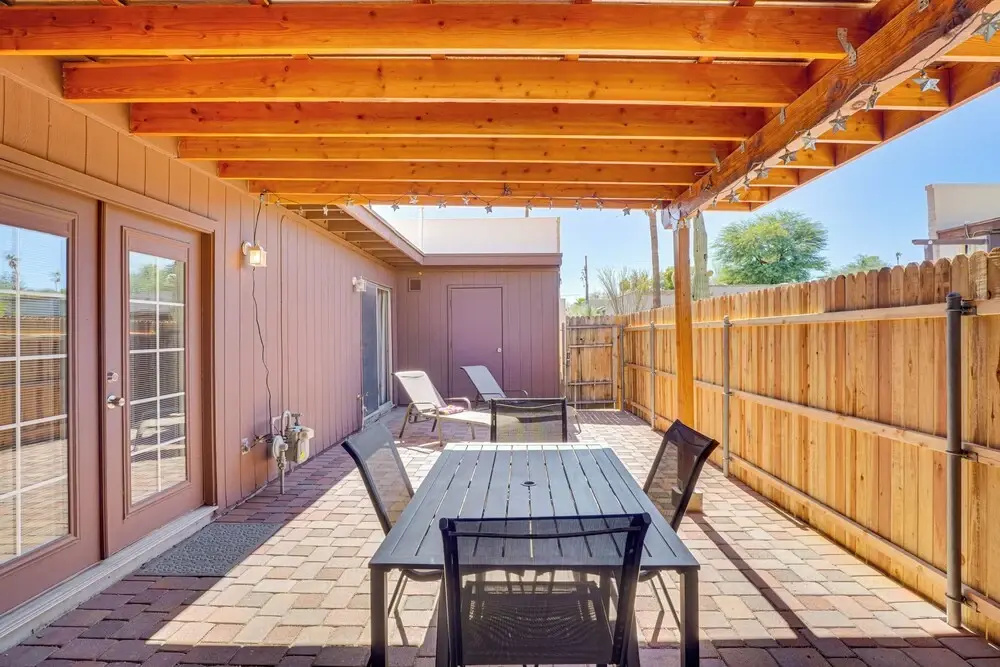 5 Mi to Dtwn: Tucson Townhome w/ Pool Access!