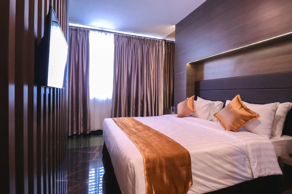Deluxe Double room (full double bed)