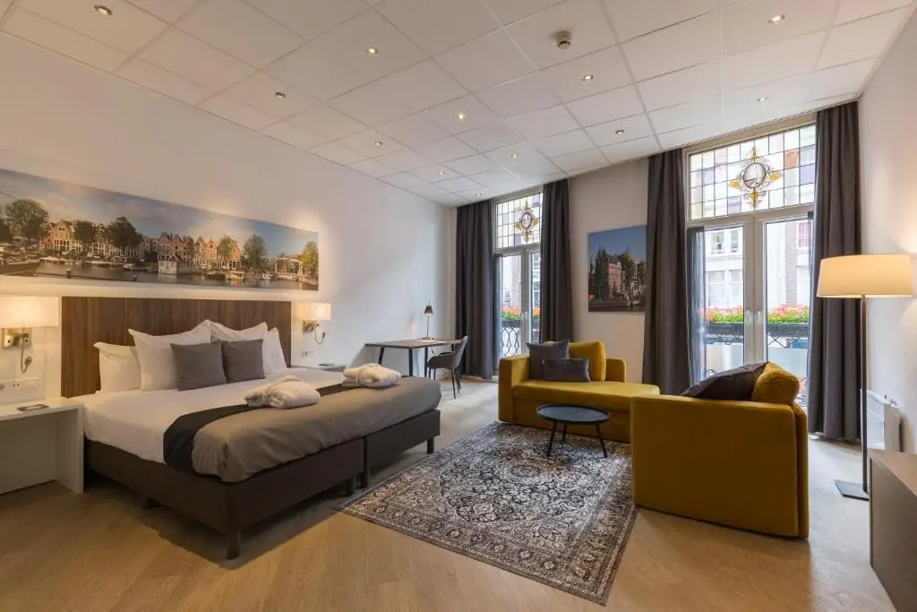 Premium Double room with city view (full double bed)