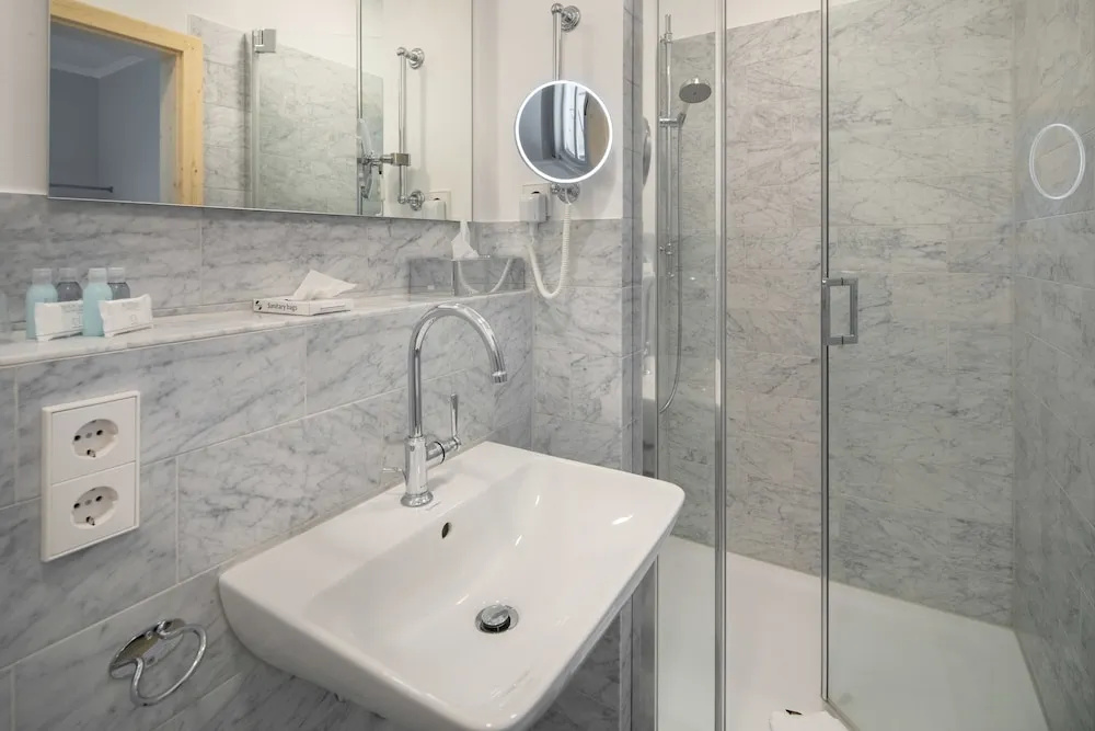 Comfort Double room with courtyard view (full double bed)