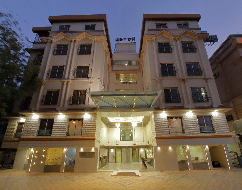 Hotel Summit