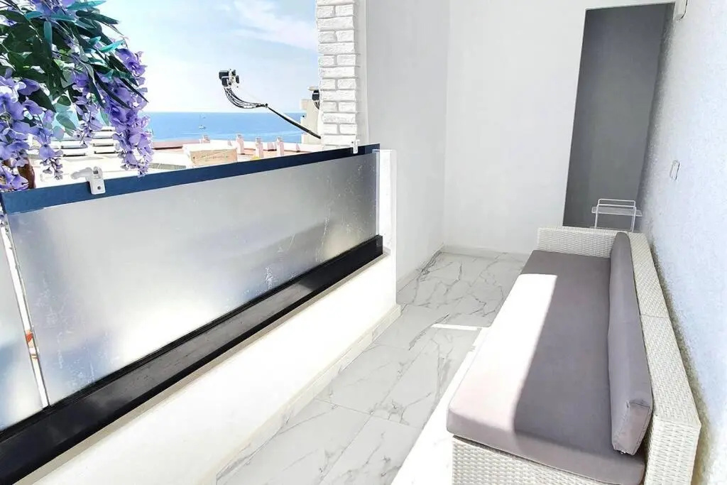 SKOL 645. Exclusive Three Bedrooms Apartment with Sea Views