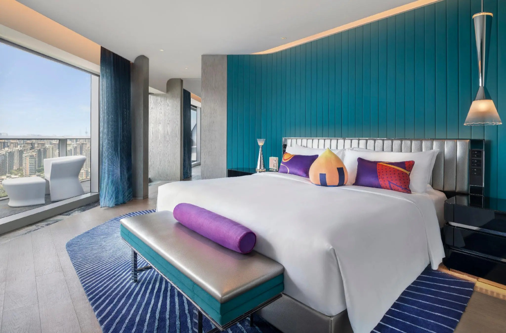 1 Bedroom Cozy Double Suite with balcony and with lake view (full double bed)