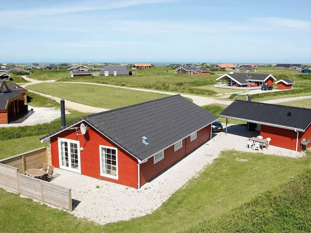 Picturesque Holiday Home in LÃ¸kken near Sea