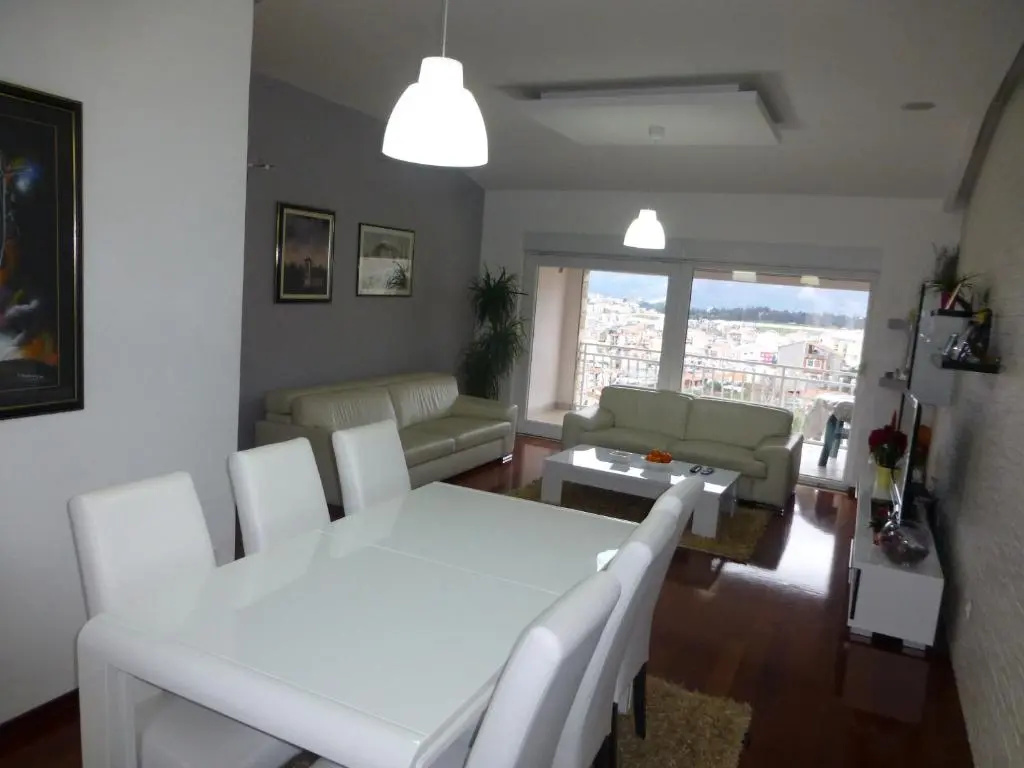 3 Bedrooms Apartment with balcony