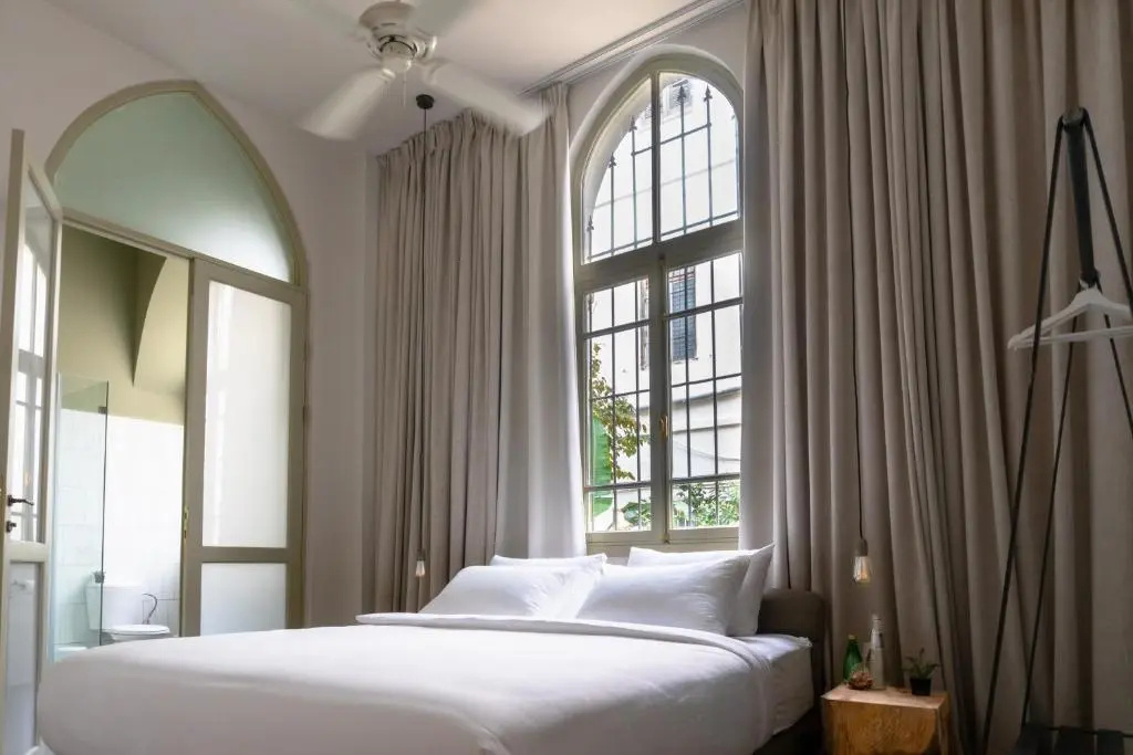 Deluxe Double room (full double bed)