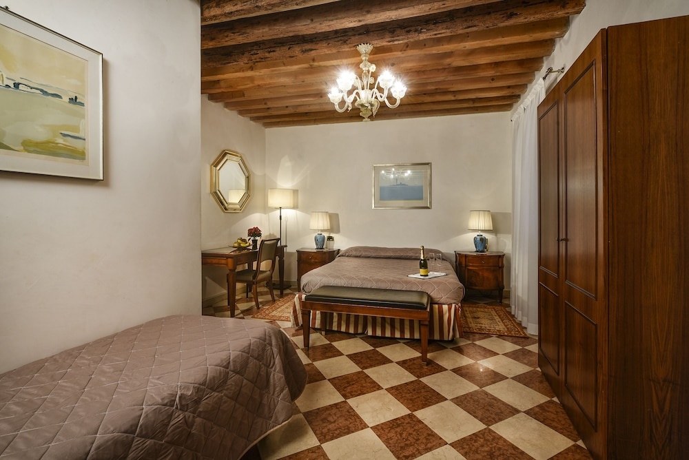 Anzolo Palace - Rooms & Apartments — 5