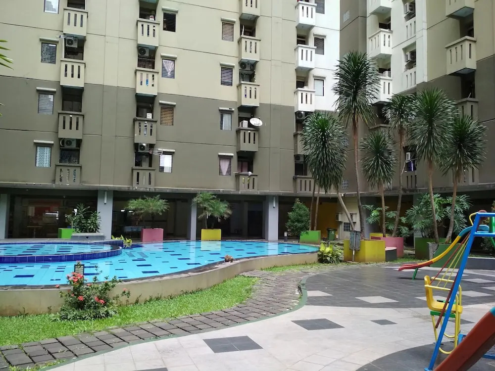Homey 2Br At Gateway Ahmad Yani Cicadas Apartment