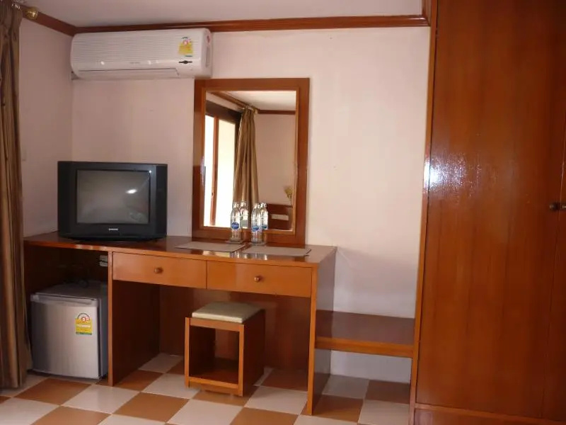 1 Bedroom Standard Triple Family room