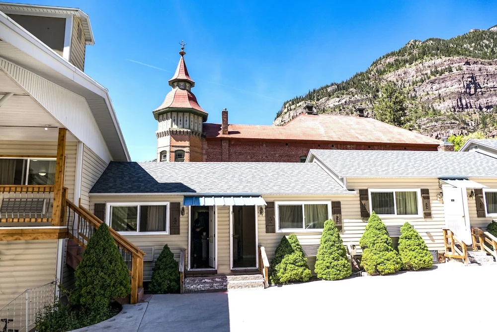 Abram Inn & Suites