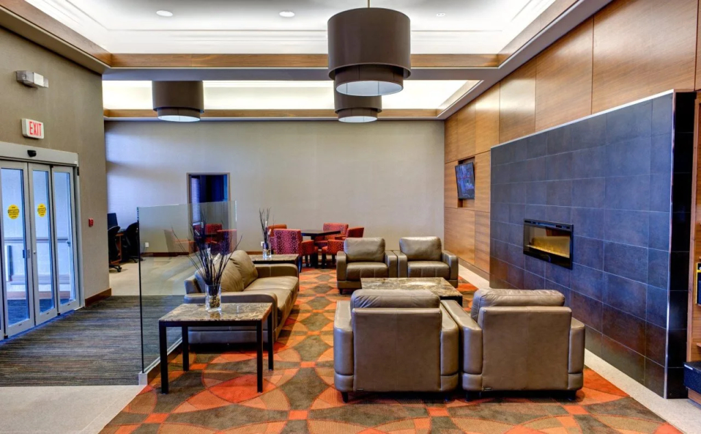 Radisson Hotel & Suites Fort McMurray - фото 12