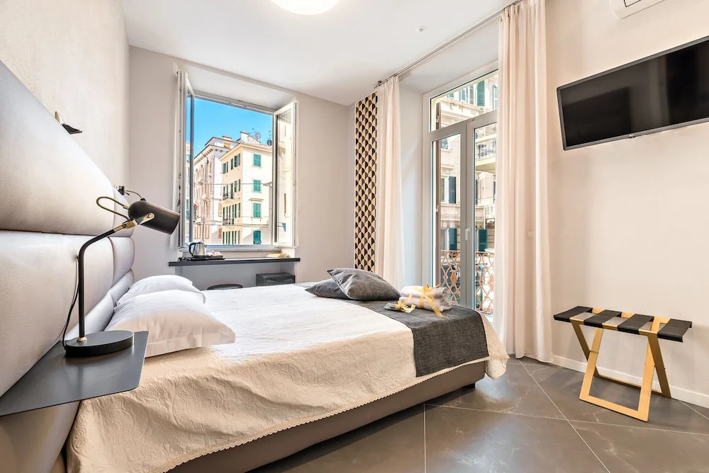 Deluxe Double room with balcony (full double bed)