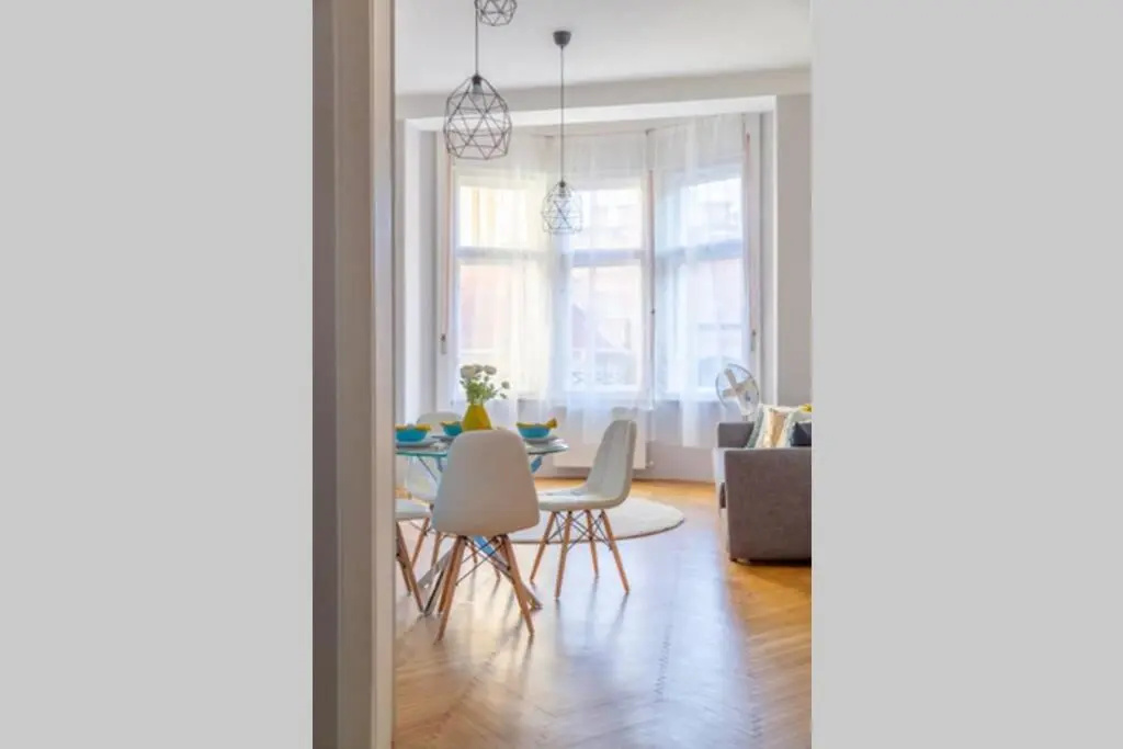 ◈ ◈ A Bright and Spotless Home with AC in the Heart of Budapest ◈ ◈