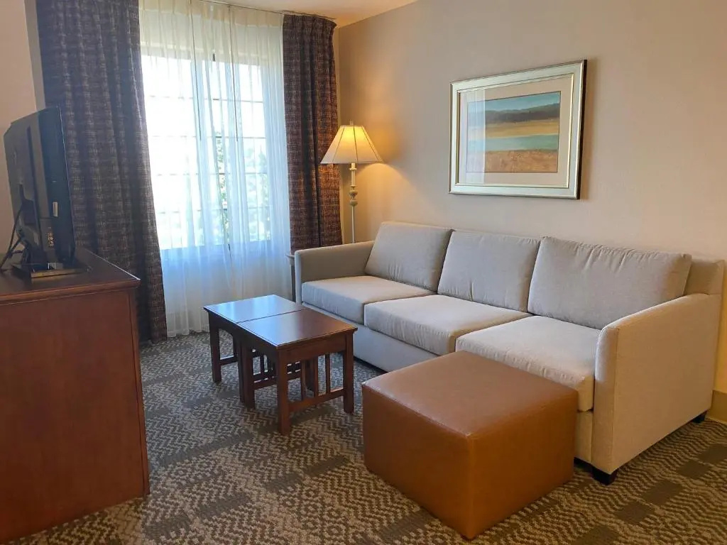 Staybridge Suites Milwaukee West-Oconomowoc by IHG - Chambres