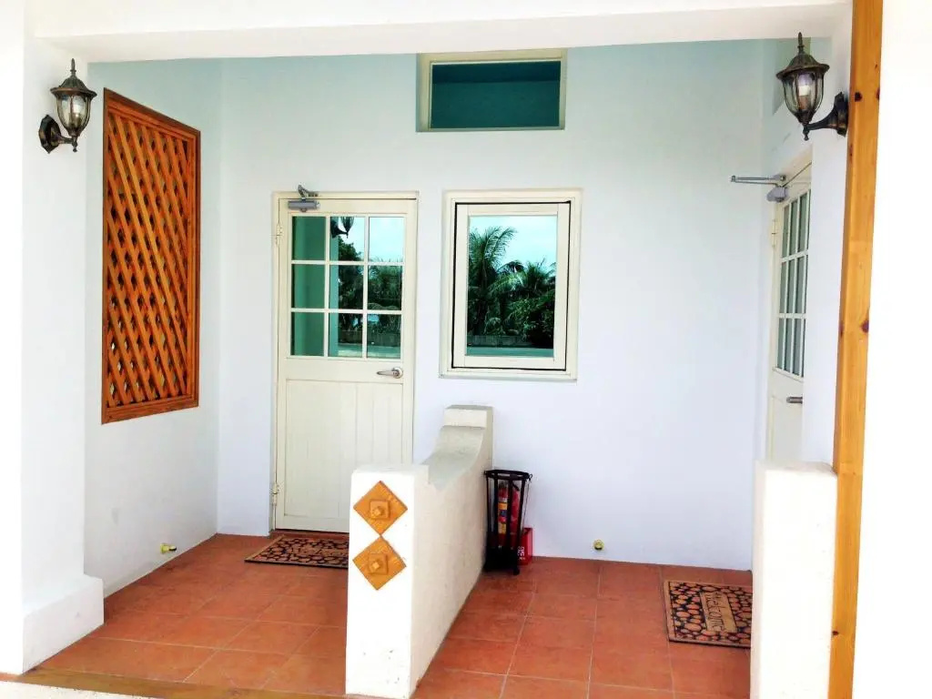 Deluxe Double room with partial sea view (full double bed)