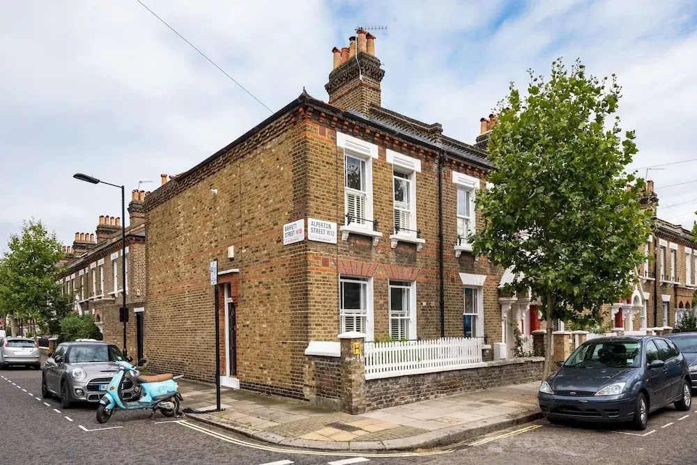The Charming Golborne Escape- KBT