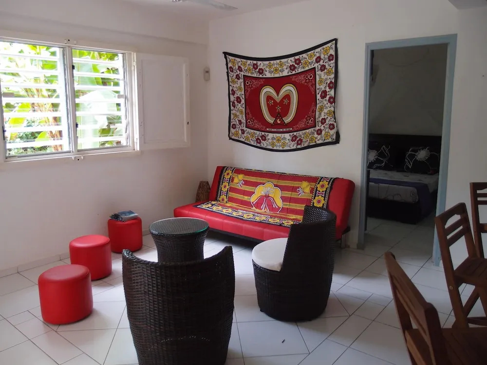 2 Bedrooms Bungalow with garden view
